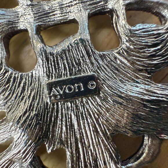 Vintage 1970s Avon Silver Tone Pendant Necklace With Faux Pearl Drop & Ornate Fi - Picture 4 of 7